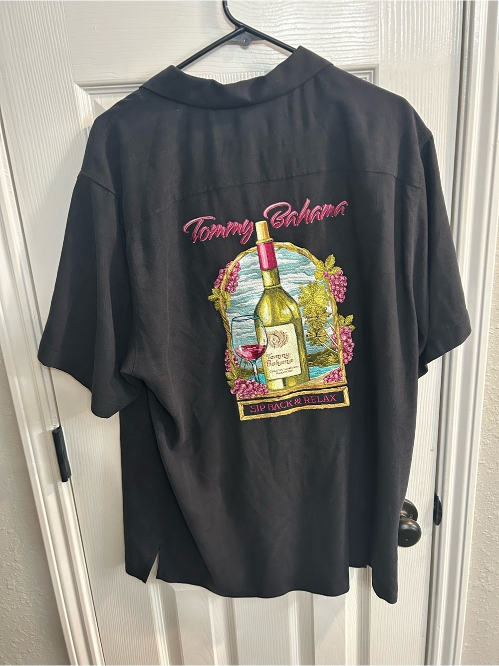 Tommy Bahama Men’s L Black Short Sleeve Button-Up Shirt wine themed embroidered